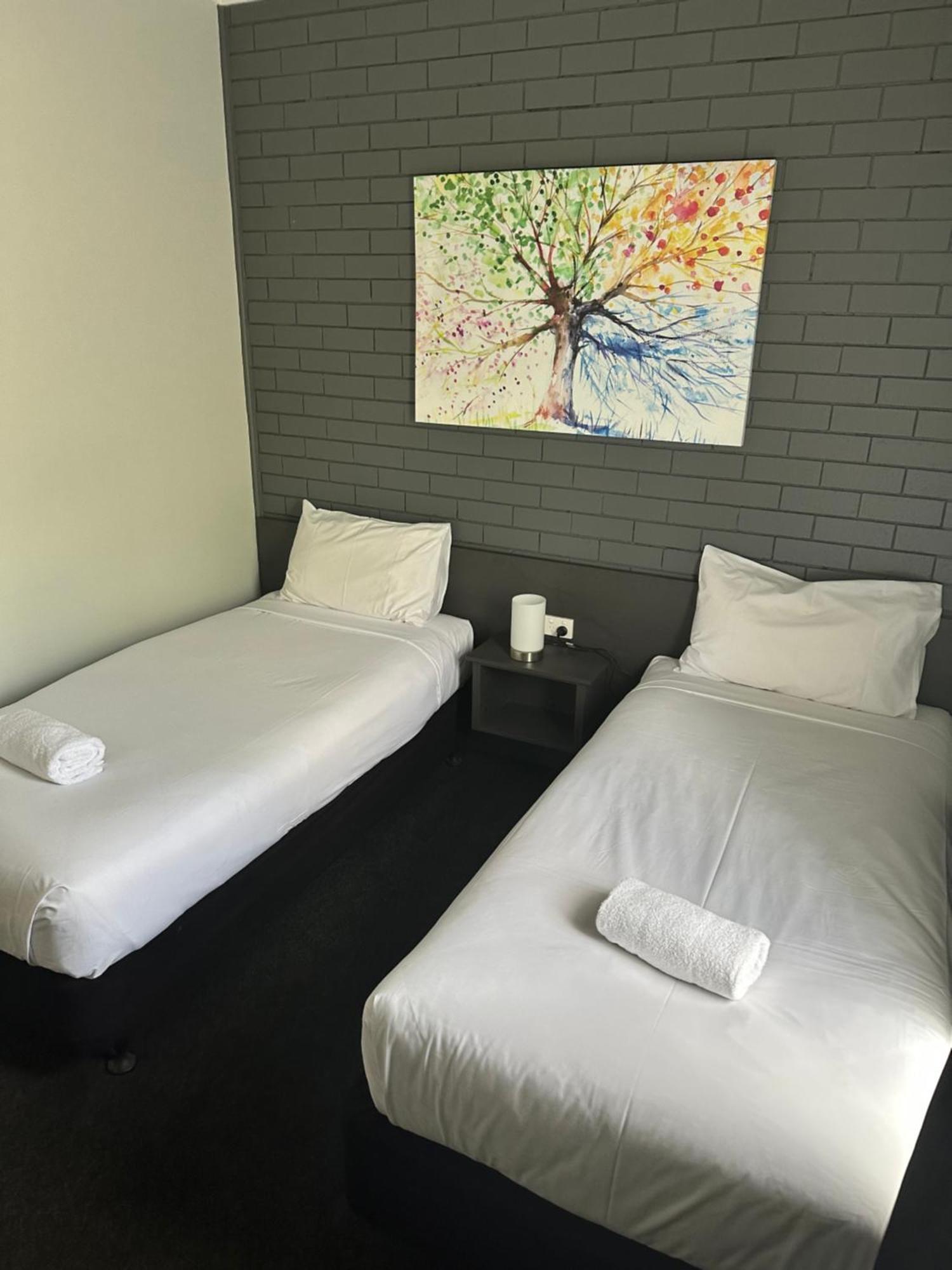 Blue Violet Motor Inn ทูวูมบา ภายนอก รูปภาพ