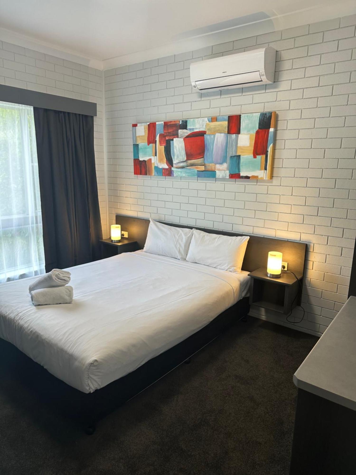 Blue Violet Motor Inn ทูวูมบา ภายนอก รูปภาพ