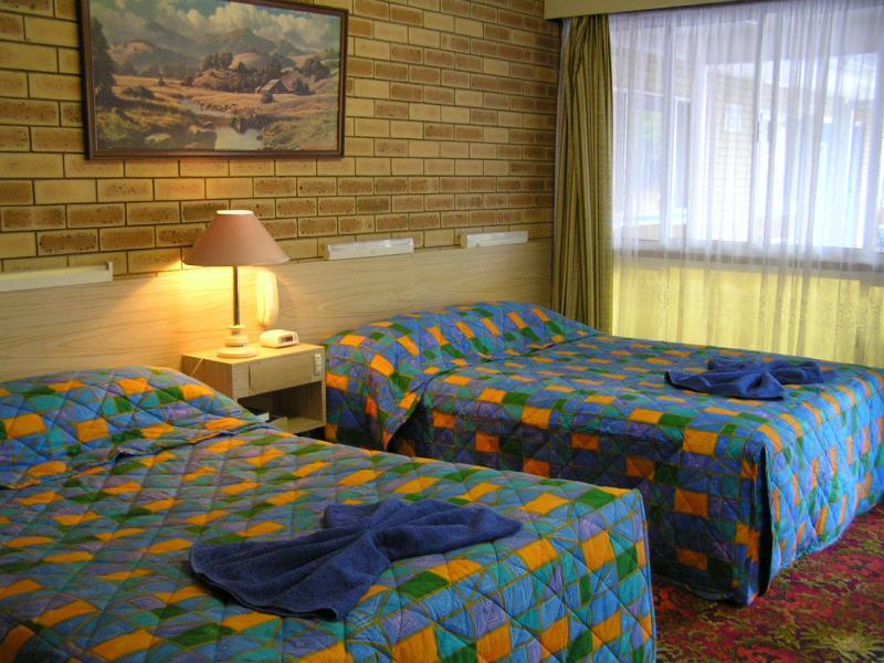 Blue Violet Motor Inn ทูวูมบา ภายนอก รูปภาพ