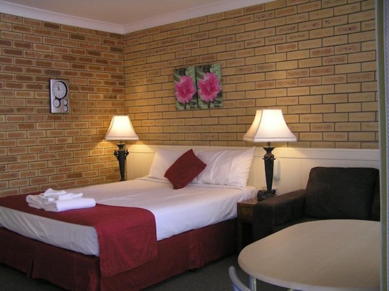 Blue Violet Motor Inn ทูวูมบา ภายนอก รูปภาพ