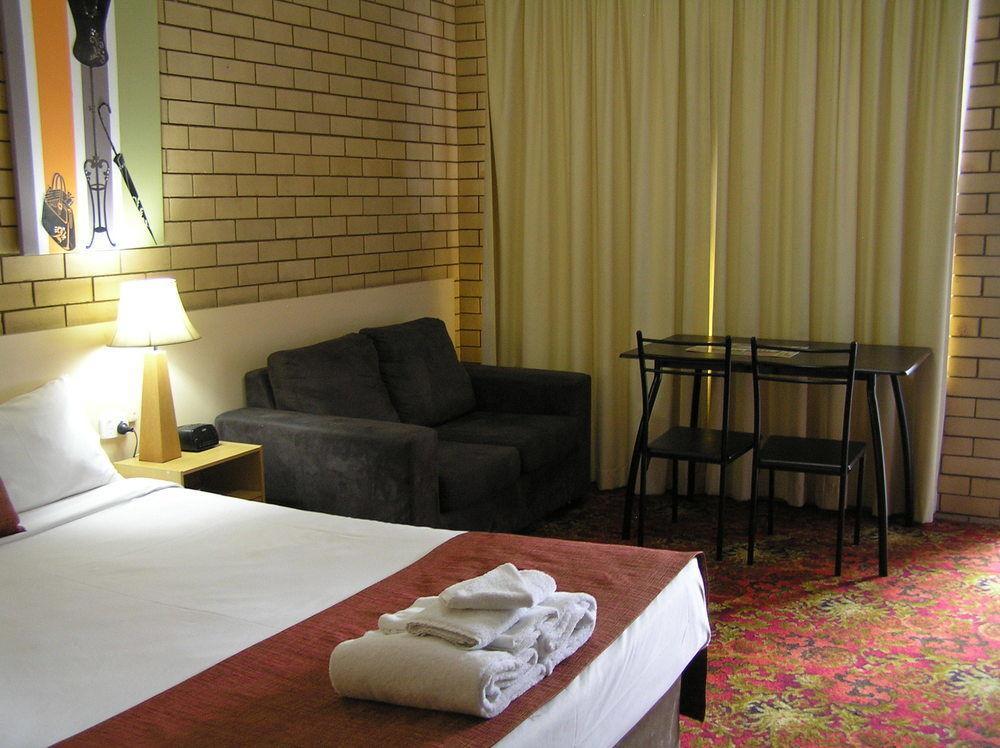 Blue Violet Motor Inn ทูวูมบา ภายนอก รูปภาพ
